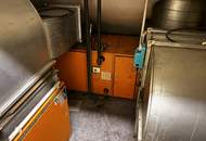 <<>> Geschäfts- oder Gastrolokal (mit Gastgarten im Hof und Schanigarten ) auf der Simmeringer Hauptstraße - große Lagerflächen, Lüftungsanlage