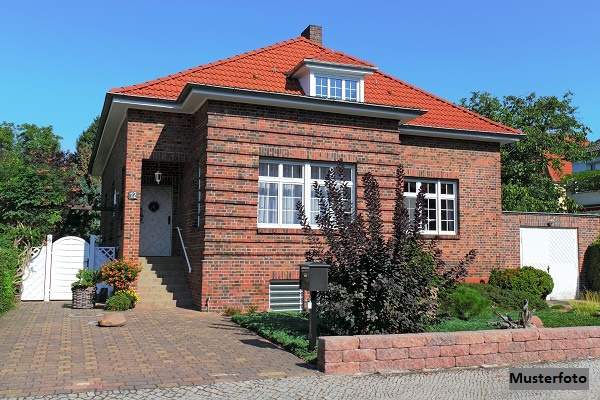 Familienfreundliches Wohnhaus mit viel Platz, Garage und Nebengebäude