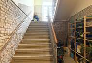 Neu sanierte Wohnung im Wiener Altbau // Newly renovated apartment in an old Viennese building //