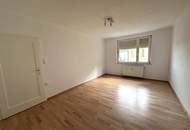 Helle 2 Zimmer Wohnung im Zentrum!
