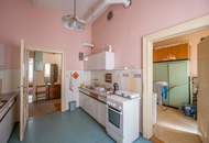 ++Rarität++ Großzügige Stilaltbauwohnung zum Sanieren in Bestage!