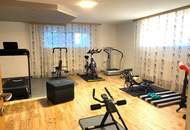 "Ein-/Zweifamilienhaus, neu renoviert, mit 2 Wohnungen (je 120m²) und Pool!"