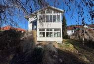 Charmantes Zweifamilienhaus mit zwei separaten Eingängen, kleinem Garten und attraktivem Sanierungspotenzial!