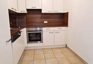 INNSTASSE, unbefristete 67 m2 Altbau, 2 Zimmer, Komplettküche, Wannenbad, Parketten, 3. Liftstock