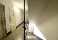 Sanierungsbedürftige 2-Zimmer-Balkon-Wohnung in U1-Nähe