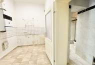 Brigittaplatz | Bezaubernde 2 Zimmer Altbau mit Potenzial &amp; Grünblick für unter € 3.650/m2