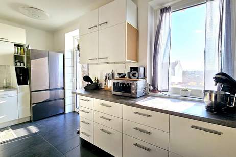 Aussicht inklusive: Helle, sehr große 3-Zimmer-Wohnung mit Balkon und Garage in attraktiver Lage, Wohnung-kauf, 267.000,€, 2700 Wiener Neustadt(Stadt)