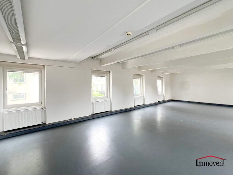 Kompaktes, teil-saniertes Büro auf Campusgelände