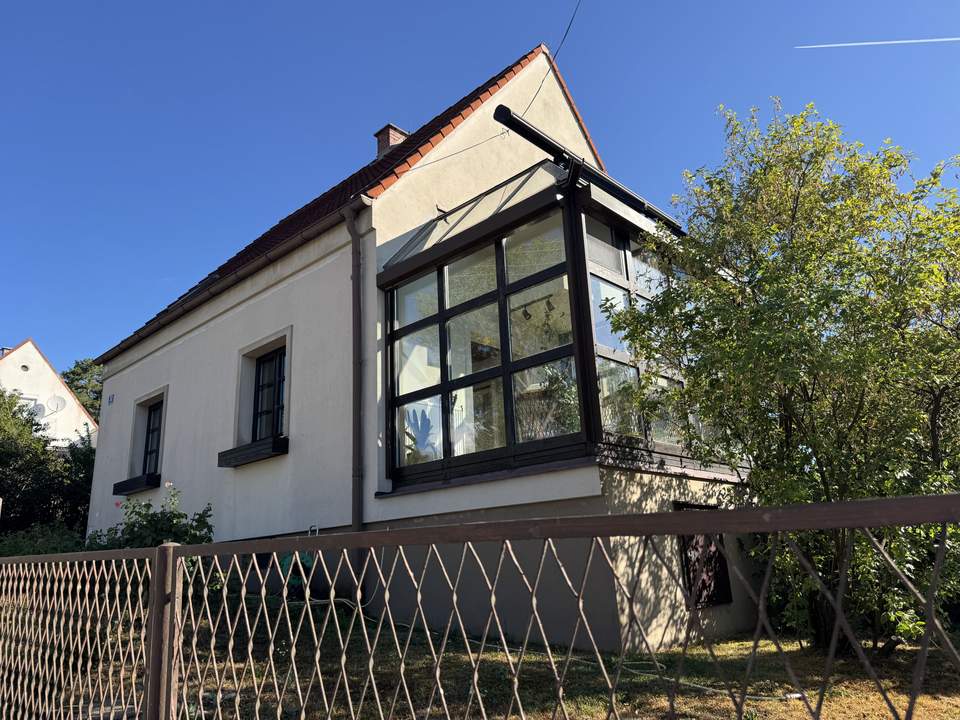Ihr neues Zuhause im Grünen - Haus mit Garten und Wintergarten