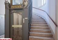 Stuck, Kachelofen, Flügeltüren: Altbauliebe mit Klopfbalkon