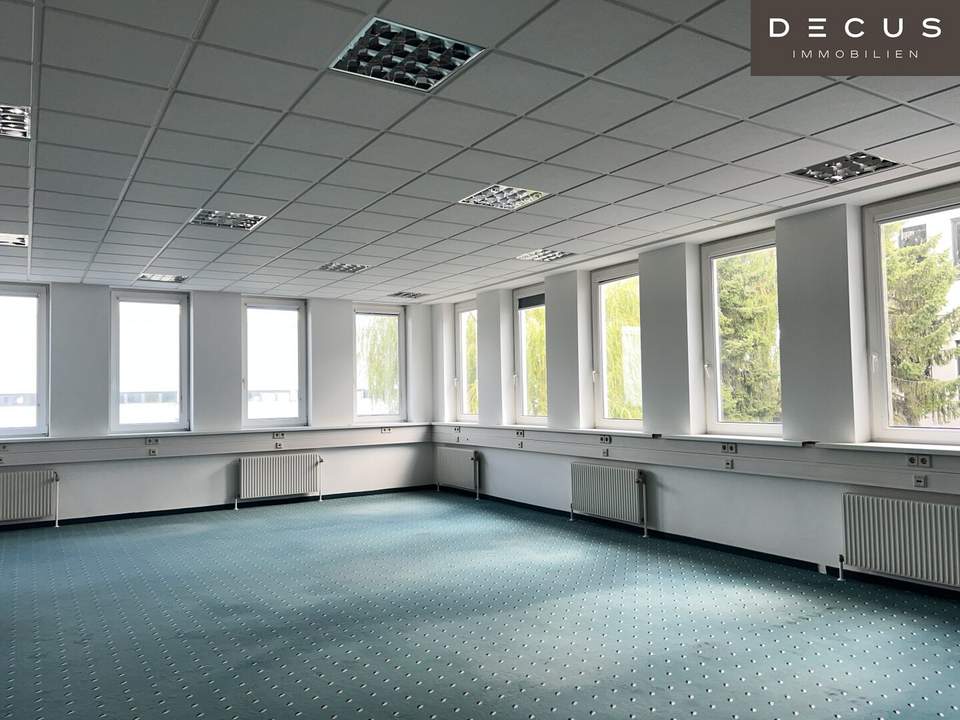 Büroflächen inkl. großer Anzahl von verfügbaren Stellplätzen