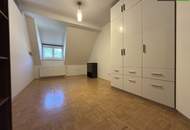 Großzügige 3-Zimmer-Wohnung mit Carport in denkmalgeschütztem Altbau