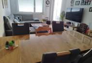 Viel Platz für Ihre Familie! Gemütliche 4-Zimmer Wohnung mit großer Loggia umgeben von Grünflächen! Beste Infrastruktur!
