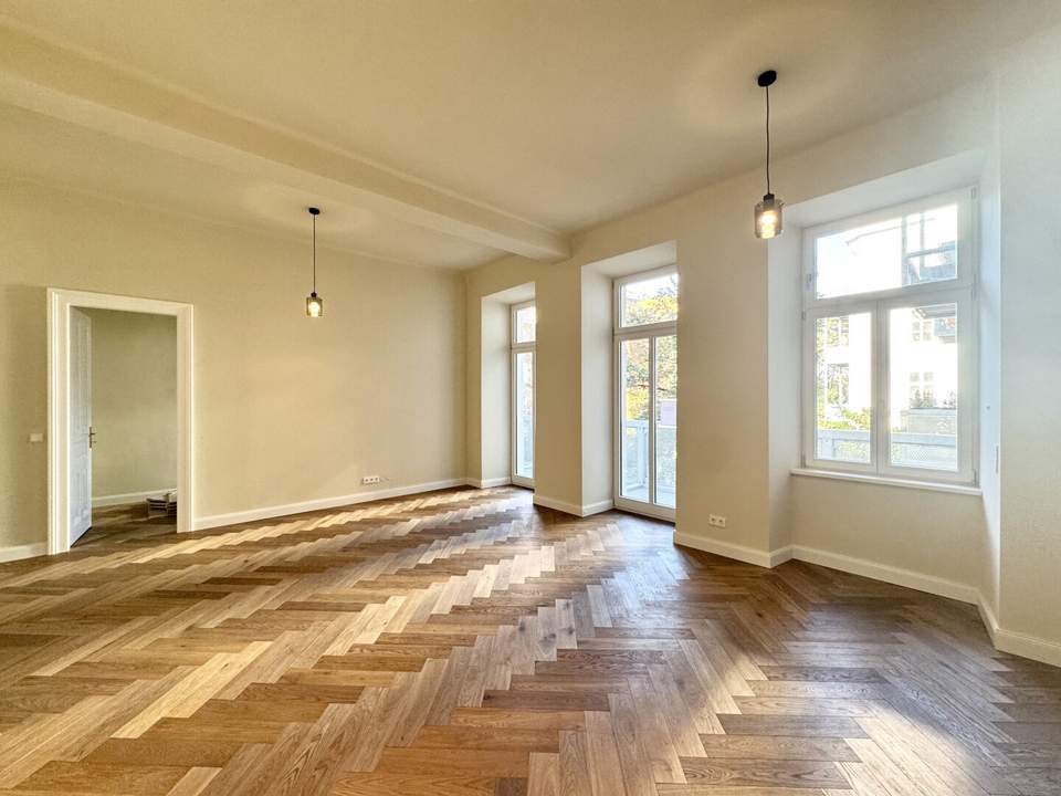 Großer BALKON mit 14,5 qm und Blick in den begrünten Innenhof! Generalsanierter 3-Zimmer-Altbau mit 2 Bädern!