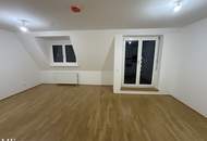 Neuwertige Dachgeschoßwohnung mit Klima und Balkon