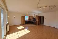 Helle 2 Zimmer mit schöner Terrasse