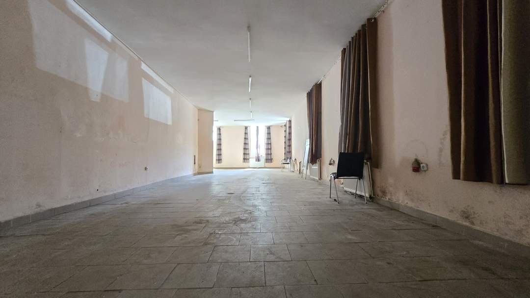 Geschäftslokal, Gewerbeimmobilien, Souterrain Sanierungsbedürtig