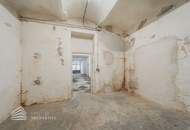Geräumiges 3-Zimmer Büro mit großen Lagerräumen und eigener Einfahrt, Nähe Landstraße