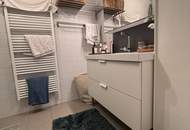 Sehr gut aufgeteilte 3-Zimmer-Galeriewohnung inkl. Terrasse, Parkplatz und ab 01.03.2026 beziehbar! Perfekt für Familien! Profitieren Sie von einer sicheren Umgebung! KEINE BEFRISTUNG!