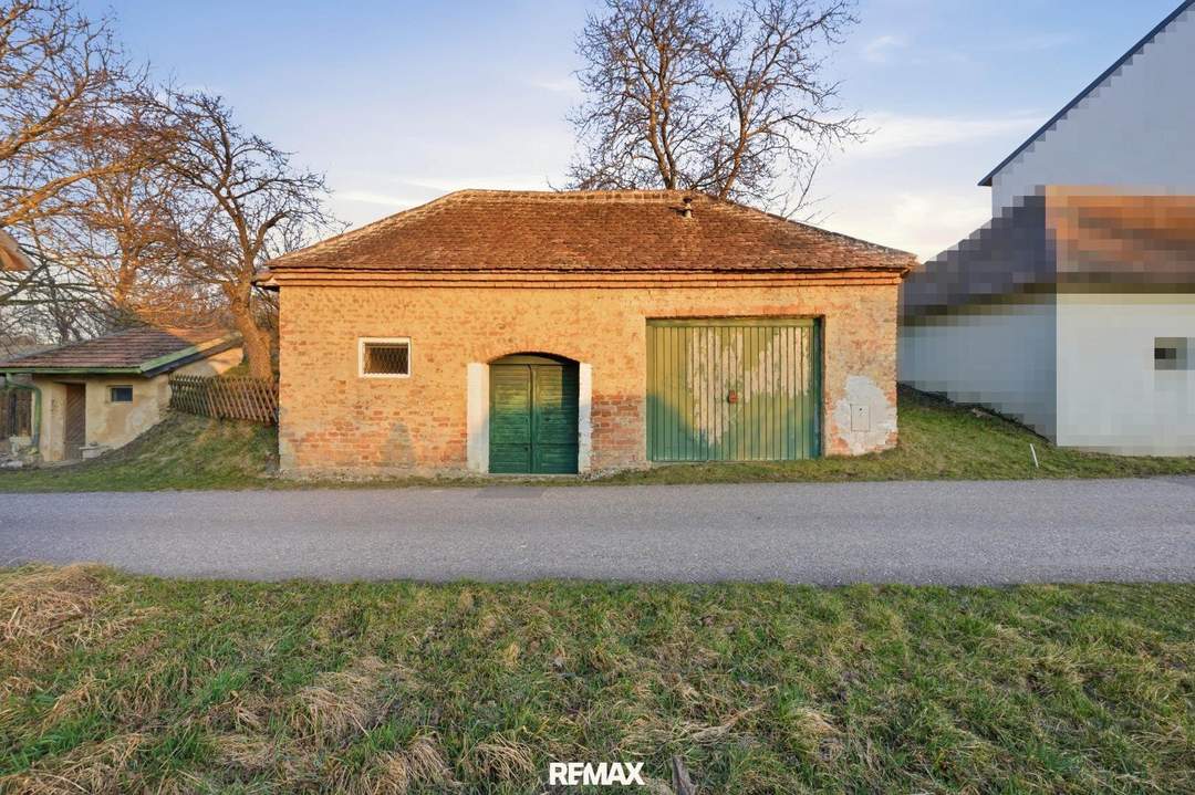 Presshaus mit Weinkeller und Garten!