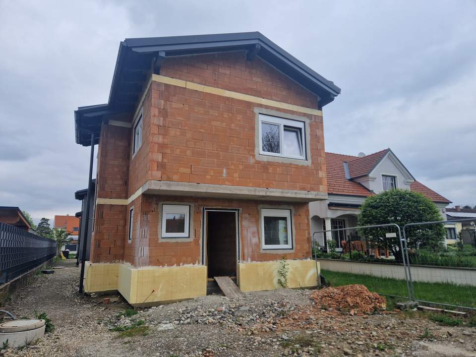 BAUHERREN AUFGEPASST: SELTENE GELEGENHEIT AUF EIN EINFAMILIENHAUS IM ROHBAU MIT ENTWICKLUNGS- UND GESTALTUNGSMÖGLICHKEITEN