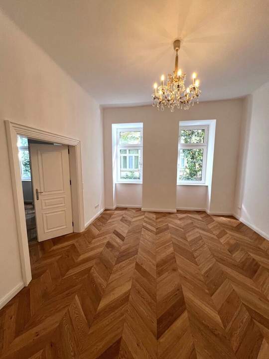 Erstbezug - Qualitativ hochwertigst sanierte Altbauwohnung im Innenhof 1. Stock - nur ca. 3 Gehminuten zur U3 Station Kardinal-Nagl-Platz