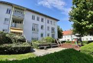 Seltene Gelegenheit in begehrter Lage! Gemütliche 2-Zimmer Wohnung mit bodentiefen Fenstern, praktischem Abstellraum UND kostengünstigem Parkplatz direkt vor der Haustüre!