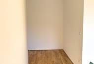 Schöne 2-Zimmer-DG-Wohnung mit Terrasse und Klimaanlage