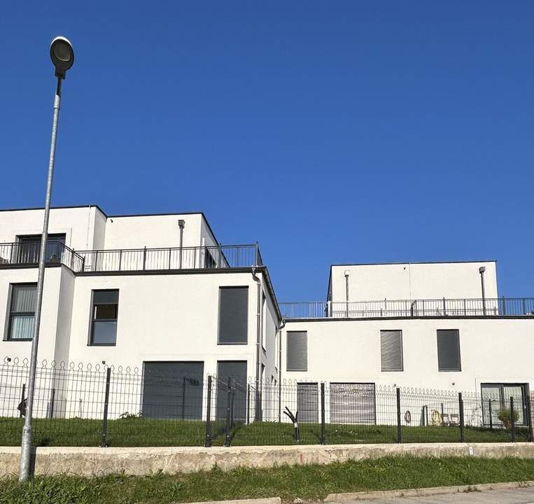 Modernes Wohnen in Wilfersdorf: Erstbezug Doppelhaushälfte mit Garten, Parkett, 5 Zimmern und Fußbodenheizung!