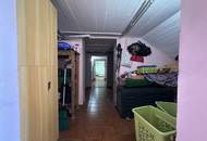 ***Schmuckes Einfamilienhaus in ruhiger Siedlungslage – Pool, Sauna, Werkstatt & großes Nebengebäude***