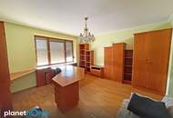 Einfamilienhaus mit Terrasse, Innenhof und großer Garage