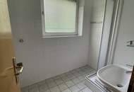 Idyllisches und ruhiges Wohnen nahe dem Wasserwald mit bester Infrastruktur! Großzügige 2-Zimmer-Wohnung mit schöner Aussicht dank Loggia!