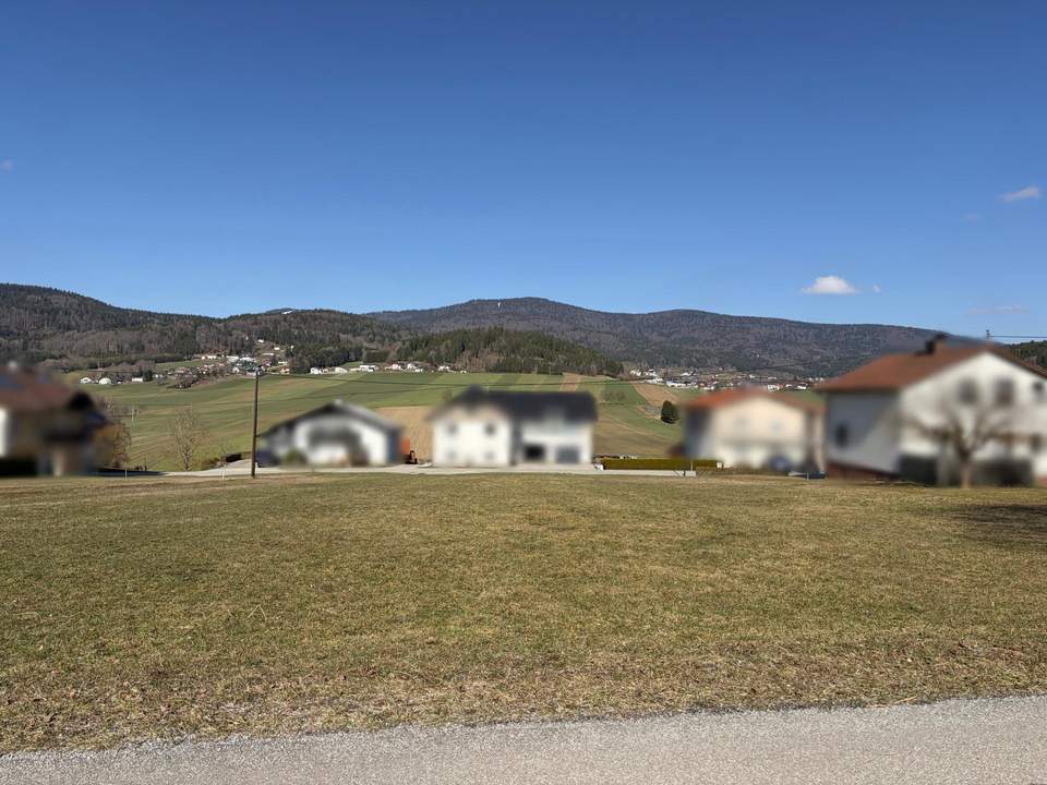 Leistbares Baugrundstück mit Blick zum Böhmerwald