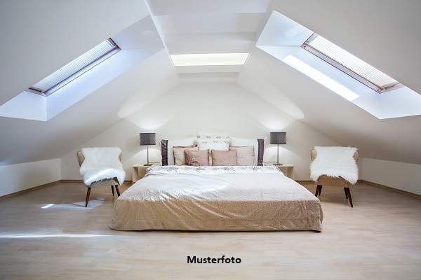 Großzügige DG-Wohnung mit 50 m² Dachterrasse, Balkon &amp; 2 Pkw-Stellplätzen
