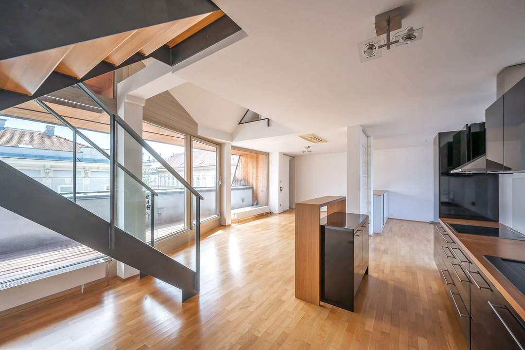 praktisch aufgeteilte 3 Zimmer Maisonette Wohnung // DG // 2 Terrassen // Kaiserstraße nähe U6