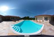 Ultimativer Luxus im Mediterranen Stil: Sensationeller Bungalow mit Pool in Exklusiver Ausstattung und Top Ruhelage, hier erfüllt sich Jeder Wohntraum