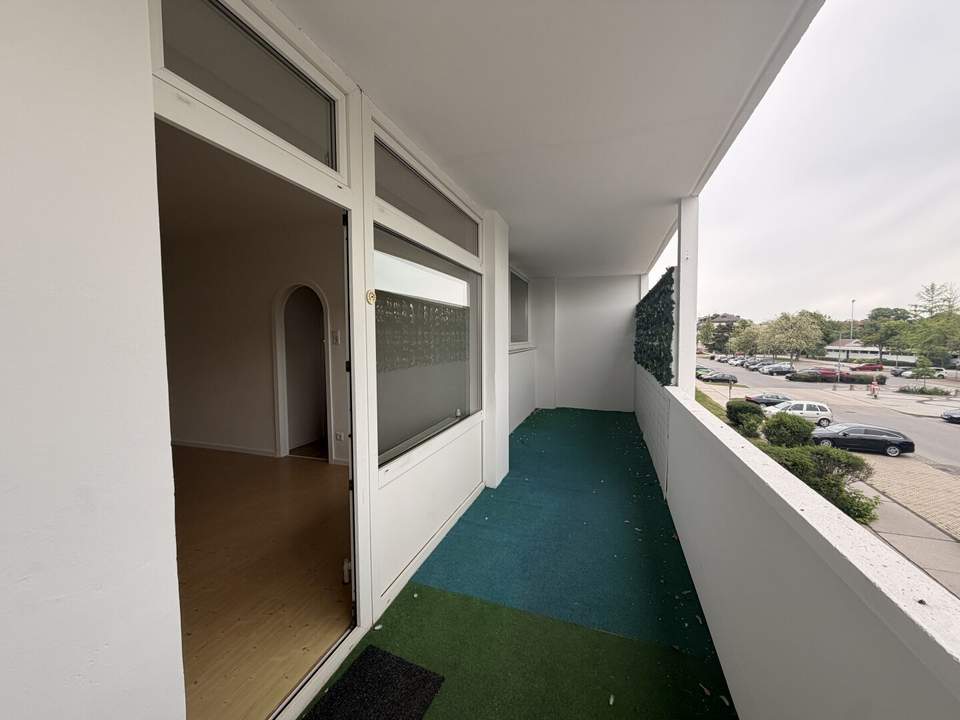 Brauhausstraße - Neubaugarconniere mit Loggia zu vermieten