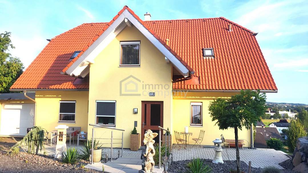 Wohnen in ruhiger Sackgasse: Panoramablick und viel Platz für die ganze Familie