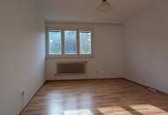 Teilsanierte Wohnung im 8. Stock eines Hochhauses