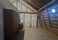 SANIERUNGSBEDÜRFTIGES LANDHAUS MIT TRAUMHAFTEM GARTEN SAMT ALTBAUMBESTAND IN ALLERBESTER WOHN- UND ZENTRUMSLAGE VON KIRCHBERG AM WAGRAM