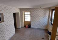 Haus mit schönem Innenhof und viel Potential, sanierungsbedürftig