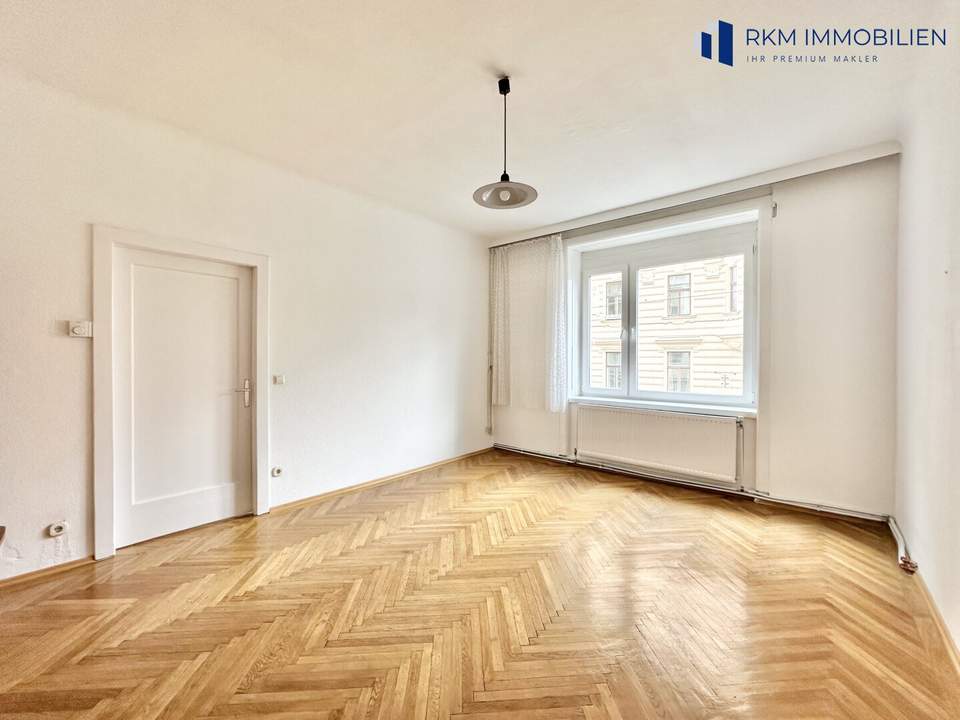 Helle und großzügige 2-Zimmer-Wohnung (ca. 55 m²) mit Loggia (ca. 3 m²) in zentraler Lage