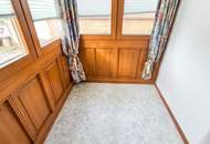Gepflegtes Einfamilienhaus mit Garten, Balkon, 2 Garagen &amp; vielseitigem Keller in Pulkau