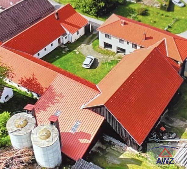 Vierkanthof mit zwei Wohneinheiten! Ideal für Pferdehaltung!