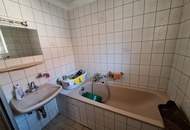 ALLEINLAGE: Sanierungsbedürftiger Vierkanthof mit ca. 17ha Land zu verkaufen