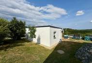 Modernes Wohnen im Grünen: Holzriegel-Einfamilienhaus mit Einliegerwohnung & Traumblick auf 1.800m²