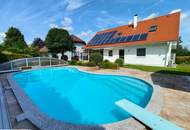 Luxusvilla mit großzügigem Garten, Pool und 3 Garagen in idyllischer Lage!