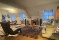 GROßZÜGIGE 3 -ZIMMER-MANSARDENWOHNUNG IM STADTPALAIS