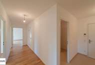 Wohnen in Hirschstetten: großzügige Familien Wohnung (4 Zimmer) mit Balkon und Grünblick - ab 1.7.(!)