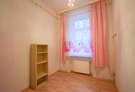 ++NEU++ Renovierungsbedürftige 4-Zimmer Altbauwohnung im Erdgeschoss!